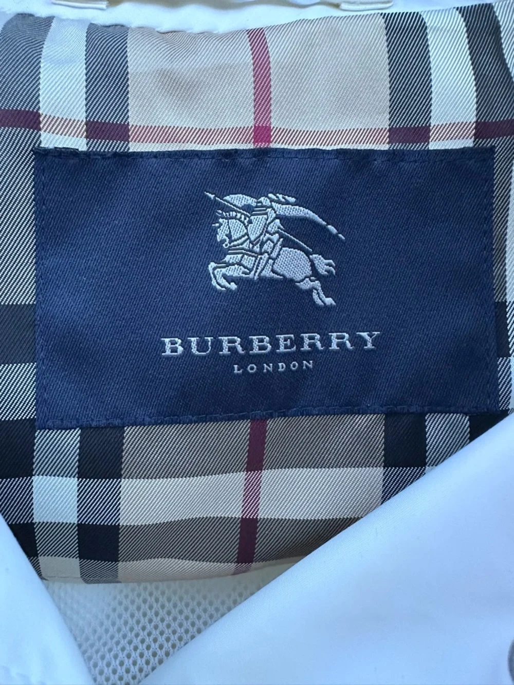 Burberry Women's Cream Lightweight Trench Jacket, size 6 - Picture 2 of 10